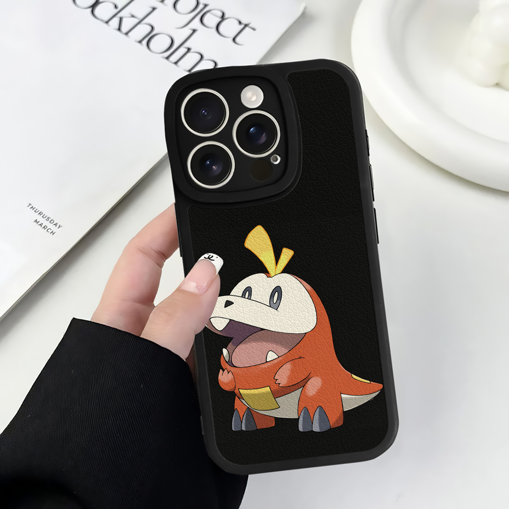 （画像用） ポケットモンスター Pokémon 【iPhone 16シリーズ対応】シリコンスマホケース（レザー調） 材質：シリコン